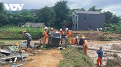 Khôi phục cấp điện cho hơn 2.800 khách hàng vùng lũ Sơn La
